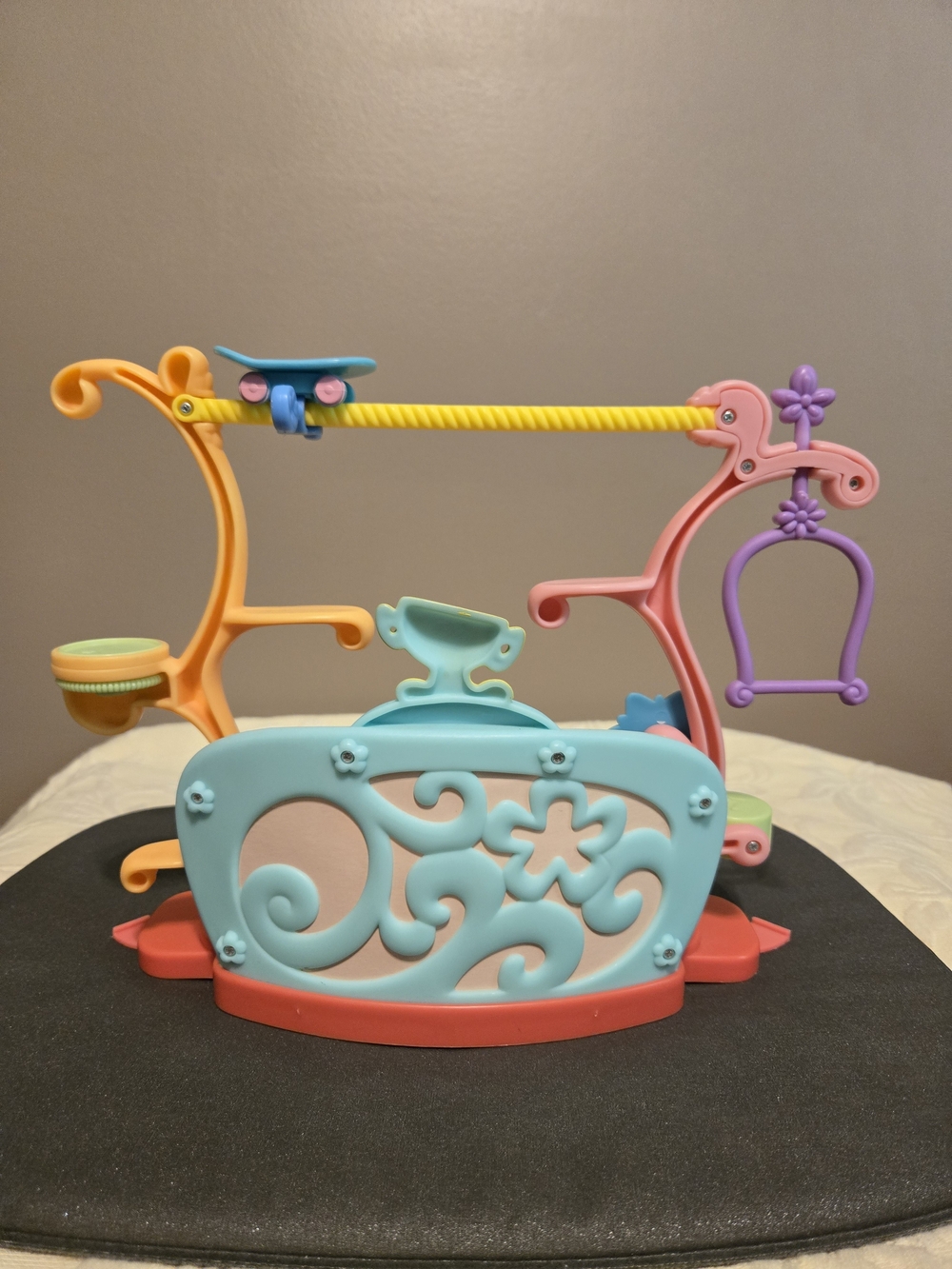 Littlest Pet Shop Tricks 'N Talents Show Playset With Pets - Picture 2 of 12